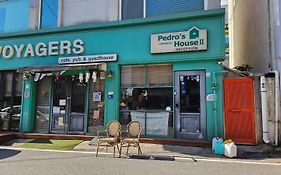 Pedro'S House - Foreigners Only