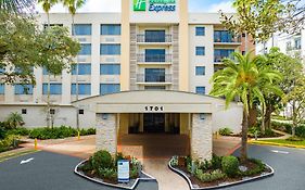 Holiday Inn Express Hotel & Suites Ft Lauderdale Plantation 3*
