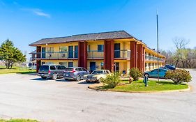 Castle Inn & Suites By Oyo Chickasha