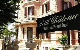 Petit Chateau Bed And Breakfast 3*