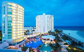 Hotel Krystal Grand Punta Cancun 5*