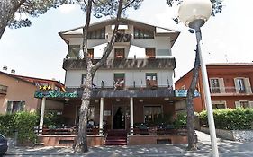 Hotel La Riviera  3*