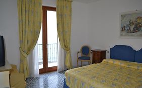 Hotel Villa Sirio  4*