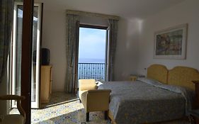 Hotel Villa Sirio  4*