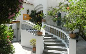 Hotel Villa Hermosa  3*