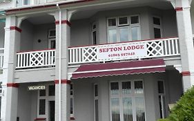 Sefton Lodge Seafront ,Panoramic Sea View Ensuite Balcony Rooms Available, Guest Garden