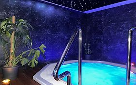 Bed And Breakfast Axel Boutique Jacuzzi & Sauna  4*