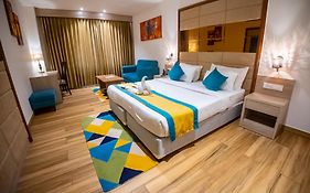 Hotel Arcadia Varanasi 4*