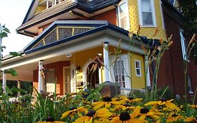 A Moment In Time Bed And Breakfast Niagara Falls 3*