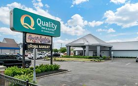 Quality Inn And Suites Livonia 2*