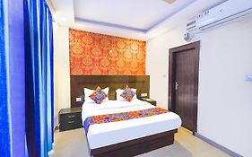 Hotel Green View Palace Noida 3*