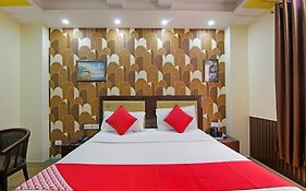 Hotel Vista Inn New Delhi 3*