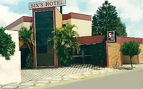 Six's Hotel  3*