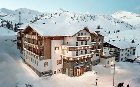 Hotel Alpenland Obertauern 4*