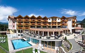 Hotel Chalet Tianes - Alpine Relax  4*