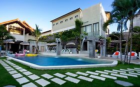 18 Suite Villa Loft Kuta Bali 4*