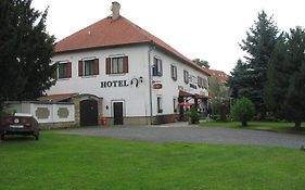 Hotel Kovarna  3*