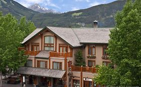 Brewster's Mountain Lodge Banff