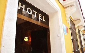 Hotel El Coloso  2*