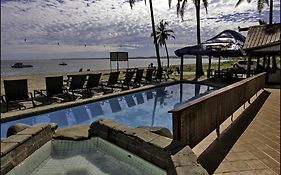 Travellers Beach Resort Fiji