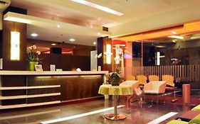 Bamboo Inn Hotel & Cafe