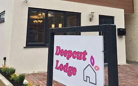 Deepcut Lodge Bed & Breakfast