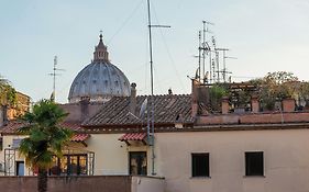 La Porta Rossa Di Borgo - Vatican Luxury Suite