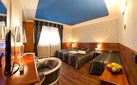 Hotel Cles  3*