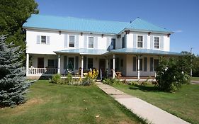 Spruce Lodge Bed And Breakfast 3*