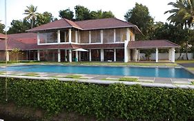 Royal Grove Hotel Kumarakom India
