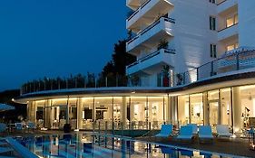 Mondial Resort&spa Marina Di Pietrasanta 4*