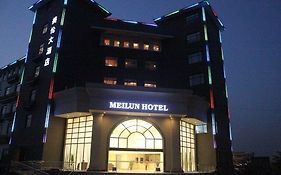 Meilun Business Hotel  3*