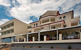 Hotel Villa Kapetanovic 4*