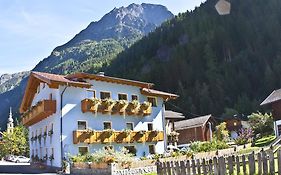 Tirolerhof - Frühstückspension und Appartmenthaus