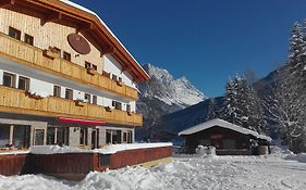 Hotel Family Alm Tirol  3*