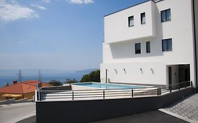 Whitehouse Apartments Makarska