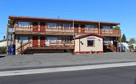 Bent Prop Inn And Hostel Of Alaska - Midtown