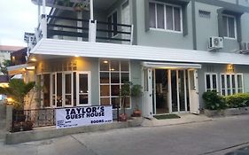 Taylor'S Guesthouse