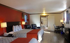 Red Roof Inn & Suites  2*