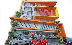 The Win Hotel Surabaya  3* Indonesia
