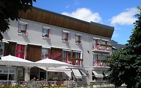 Hôtel Restaurant Le Grillon  2*