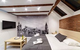 Cracow Rent Apartments - Spacious Apartments For 2-7 People In Quiet Area - Kolberga Street Nr 3 - 10 Min To Main Square By Foot
