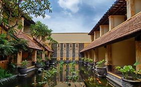 Lotus Garden Hotel Kediri 2*