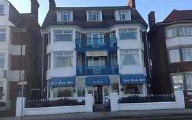 North Parade Seafront Accommodation 3*