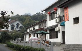 Lingyin Tangchao Hostel