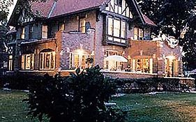 The Mansion Bed And Breakfast West Dundee 2*