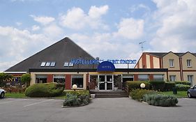 Hostellerie Saint Vincent Beauvais Aeroport 3*