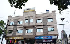 Hotel Poonam Plaza Agra 2*