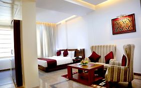 Hotel Silk City Varanasi 4*