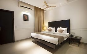 Hotel De Aura Mahipalpur 3*